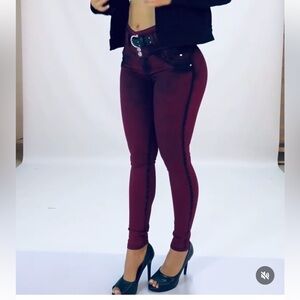 Euforia.  Purple Skinny jeans . Full-Length